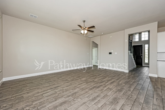 Photo - 838 Poppie Ln