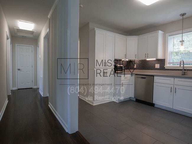 Photo - 5205 Scott St