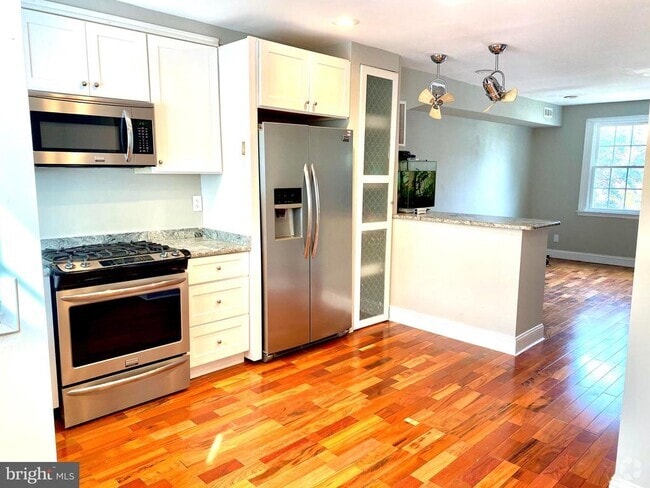 Building Photo - 814 S Oak St Rental