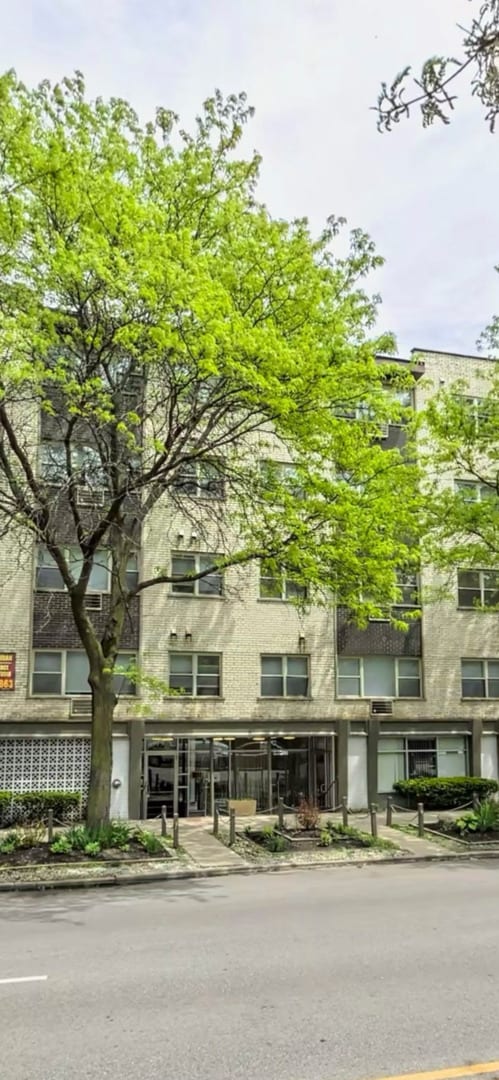 Building Photo - 6919 N Sheridan Rd Unit 210