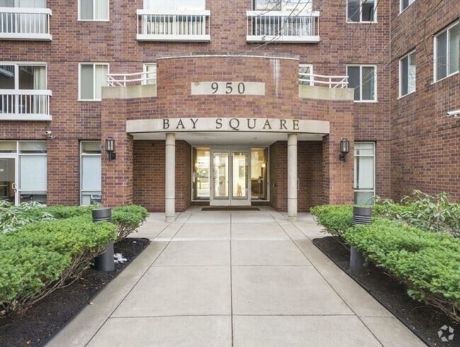 Building Photo - 950 Massachusetts Ave Unit 2B Rental