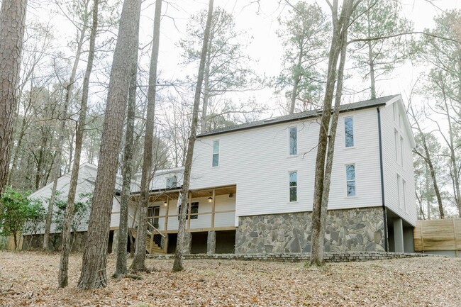 Building Photo - 1 Woodbridge Way