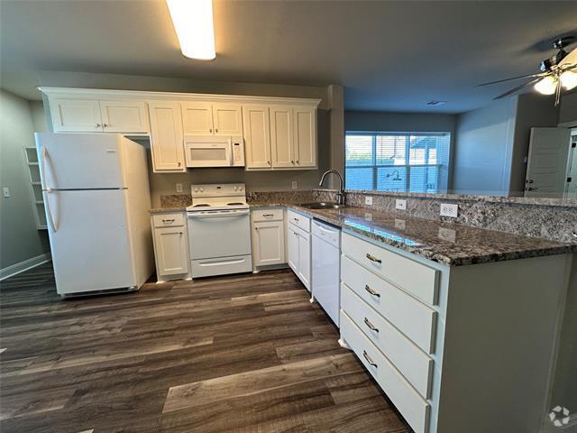 Building Photo - 311 S Locust St Unit 205 Rental