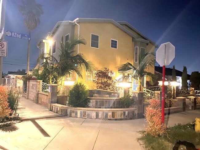 2721 W 82nd Pl Unidad P