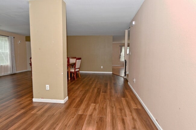 1043 Rentham Ln