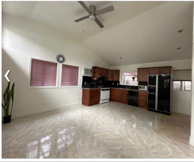 Building Photo - 928 Los Robles Ave