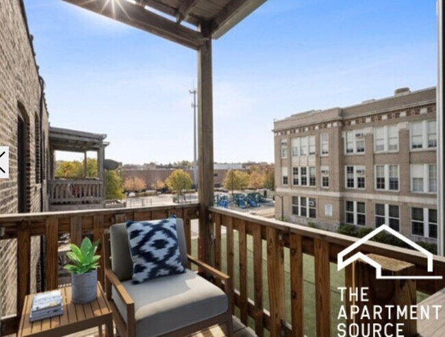 Photo - 829 W Waveland Ave Unit 2