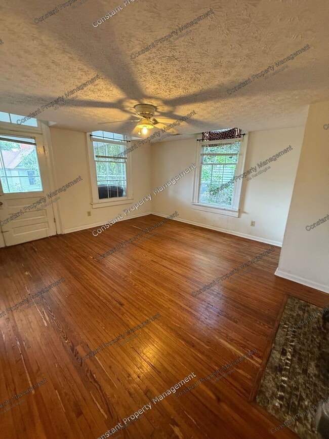 Photo - 1166 Bond St Unit 2