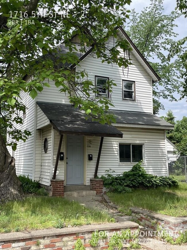 Building Photo - 1716 5th St NE Unit 2