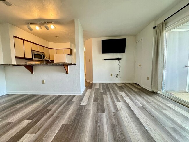 Photo - University Terrace 4 Bedroom Available Now!