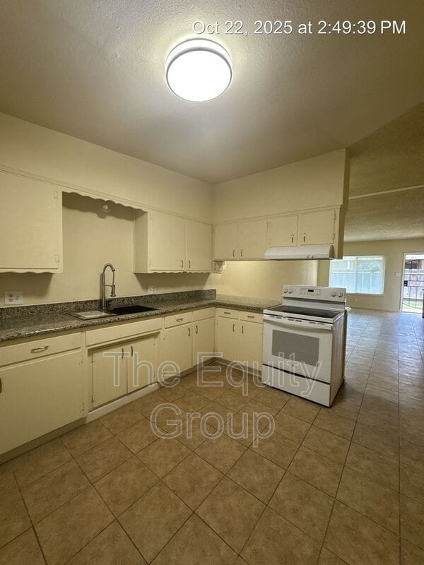 Photo - 1140 W Tulare Ave Unit C
