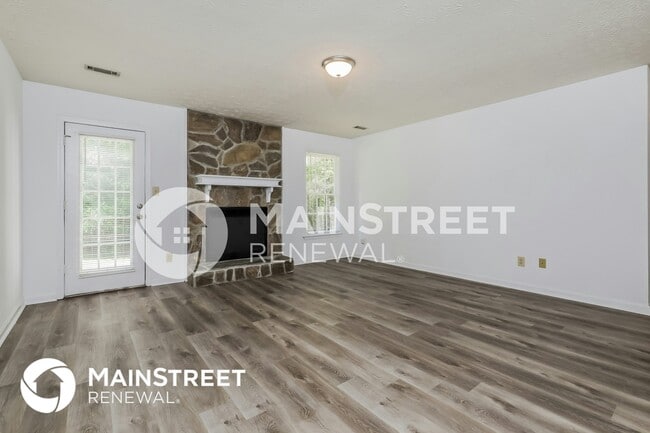 Photo - 335 Cornwallis Way