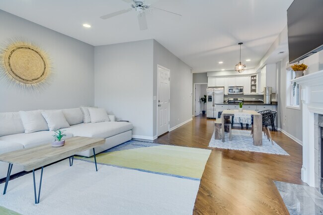 Photo - 1541 W Roscoe St Unit 2