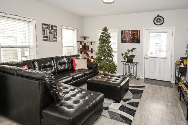 Photo - 762 Morgan St