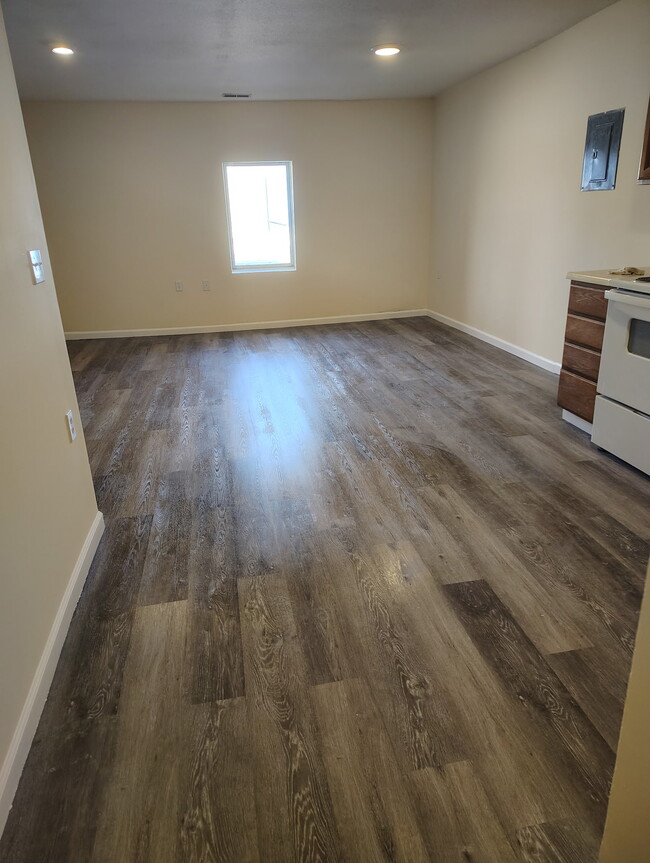 Building Photo - 121 S Jefferson St Rental