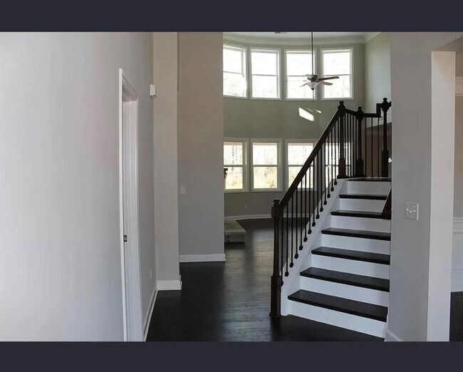 Photo - 428 Silver Brook Dr