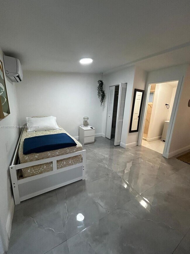 Photo - 1945 NW 33rd St Apartamento Unidad 2