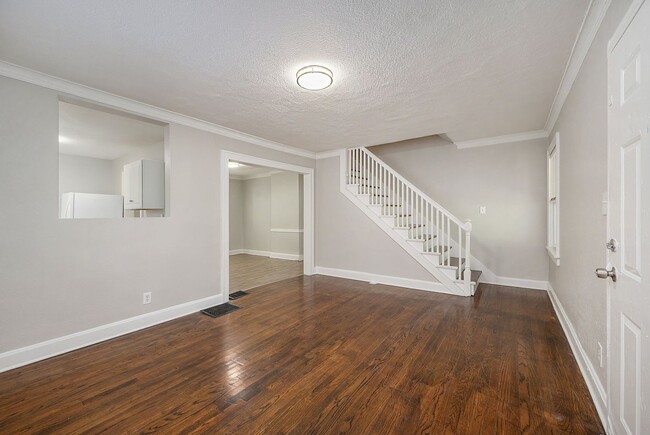 Building Photo - 2BR/1BA Unit in Heart of KC!