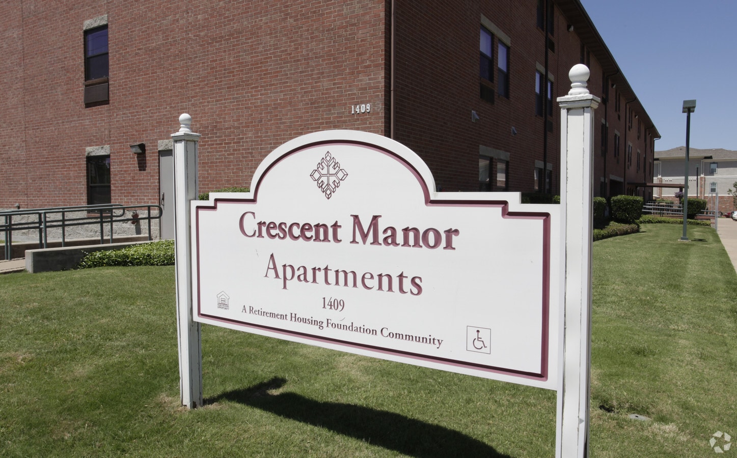 Photo - Crescent Manor Apartments