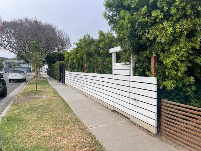 Photo - 1860 10th St