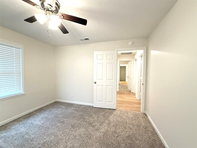 Photo - 8 Piney Way