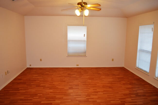 Photo - 2-Bedroom Duplex with Private Yard Near Shopping & Dining