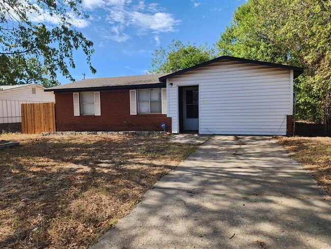2313 Trosper Pl