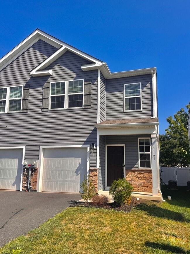 Building Photo - 1161 Lova Ln