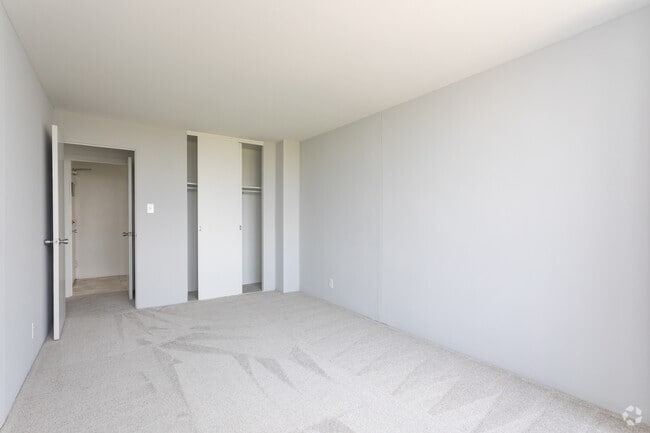 Lake Meadows Apartments