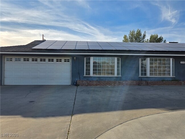 Building Photo - 2755 Mann St