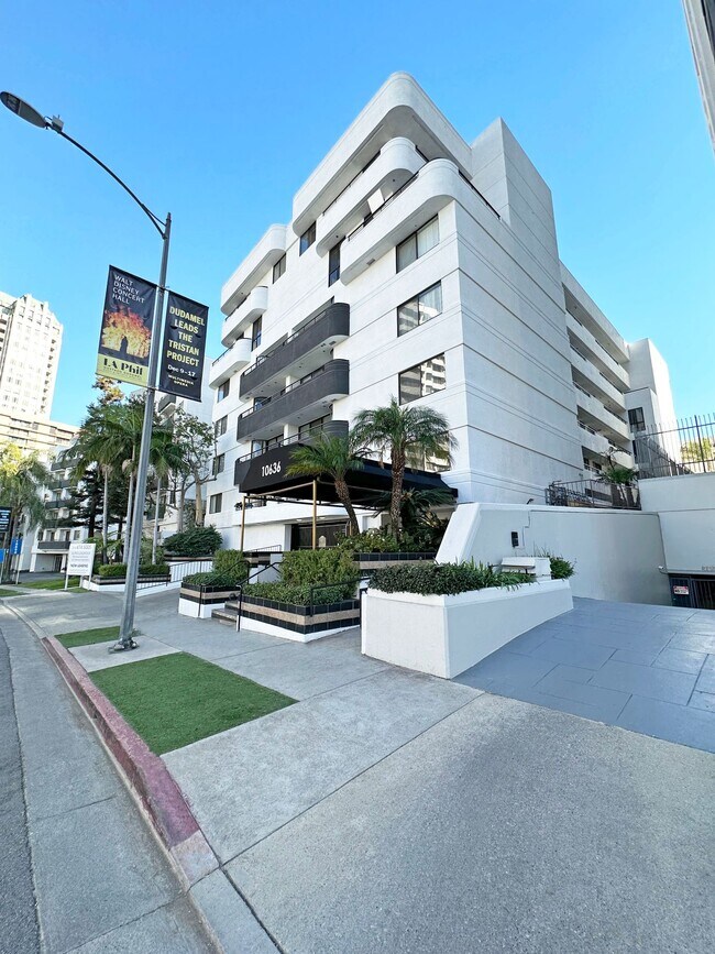 The Argon Wilshire