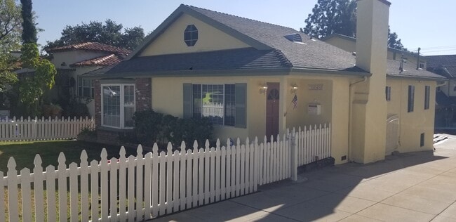 Building Photo - 2242 Mira Vista Ave Unit Front Rental
