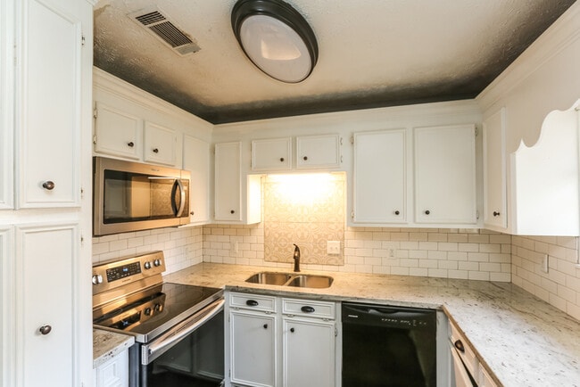 Photo - 329 Lionel Rd