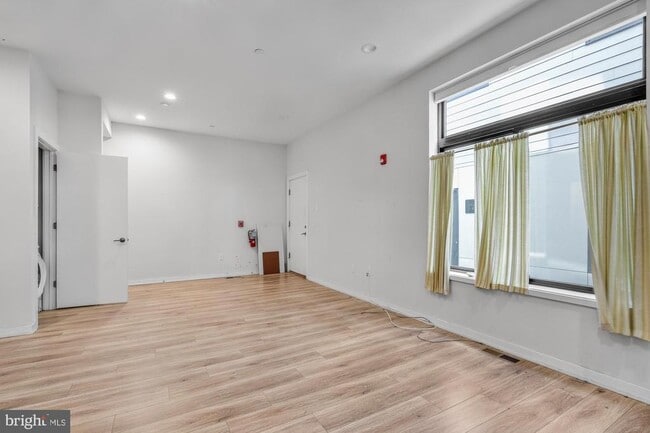 Photo - 385 Martin St Unit 1R