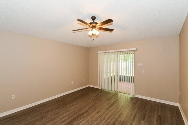 Photo - 3236 Carlotta Road