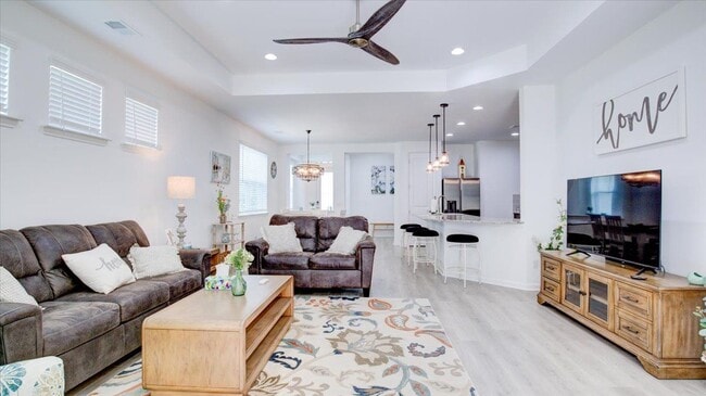 125 Parrot Ave
