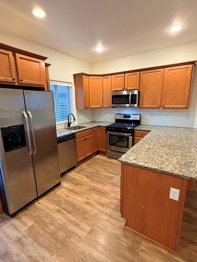 Building Photo - Beautiful Home w/Gas Fireplace, Plank Flooring, Fenced Yard, Garage, W/D & MORE!