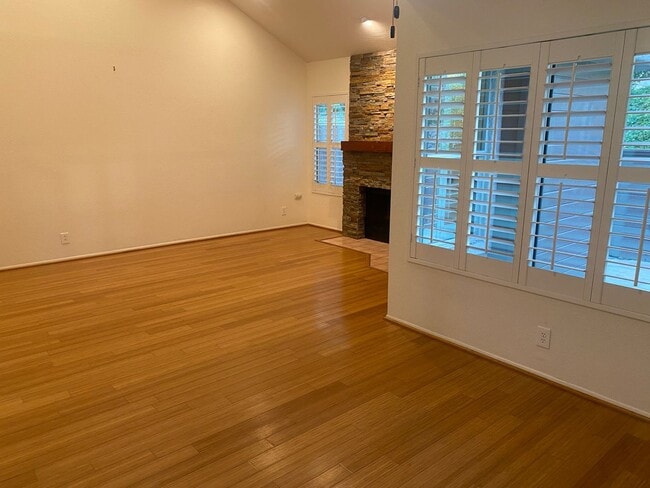 Photo - Wonderfully located 3bed, 3 bath in the heart of Westlake VIllage