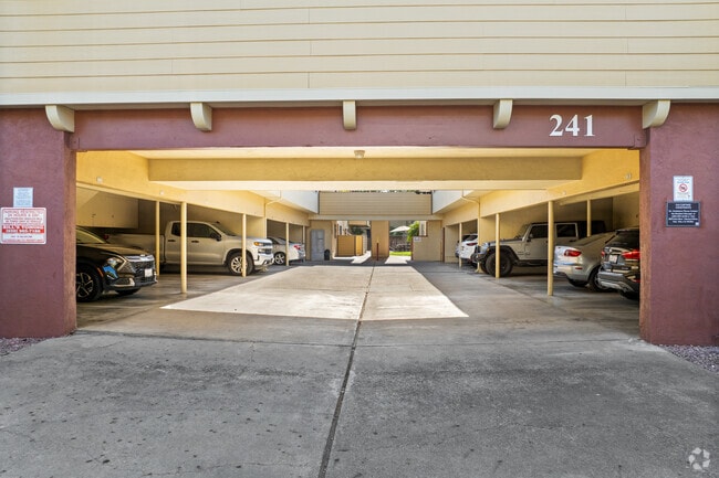 Entrada principal - 241 Curtner