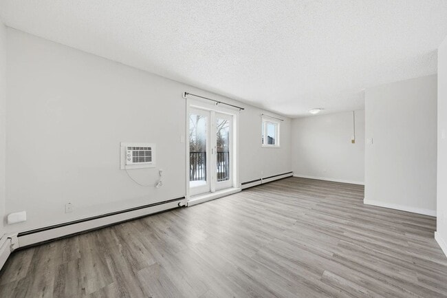 Building Photo - Evergreen Manor