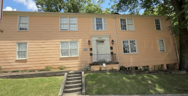 Building Photo - 2/1 apartment in Belhaven. Sleek gray walls with beautiful hardwoods, tile kitchen floors, W/D an... Unit 2