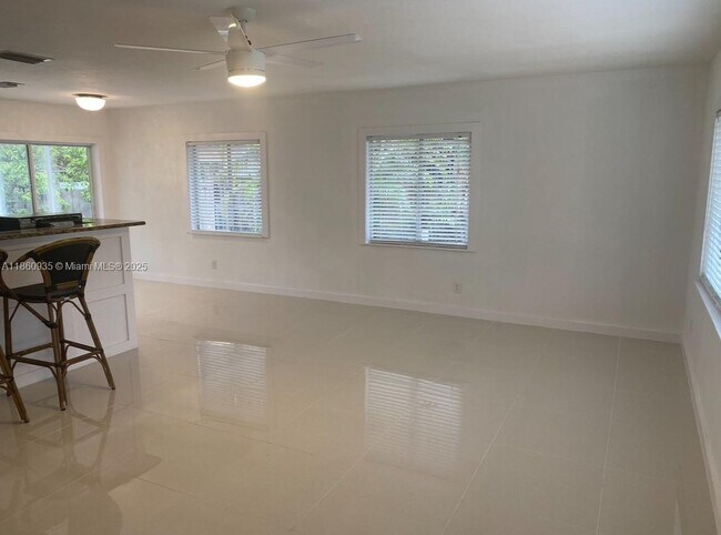 Photo - 5237 Warren St