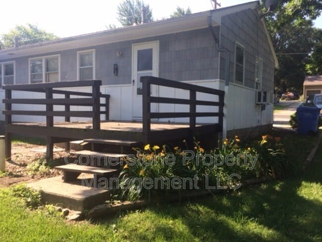 Photo - 627-629 E 8th St