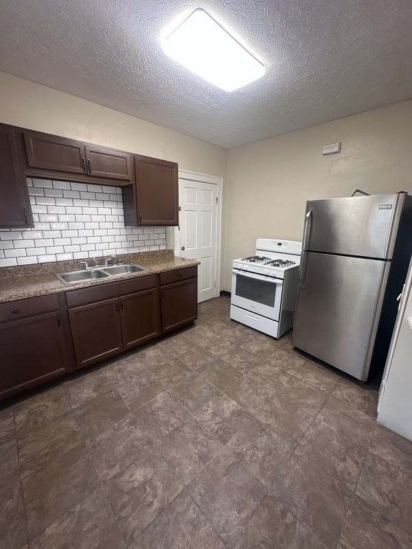 Photo - 4915 E 109th St