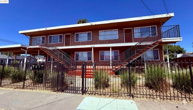 Building Photo - 10100 Walnut St Unit #3