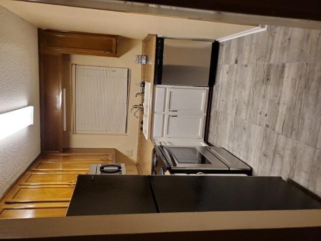 Photo - 2322 Colony Dr SW