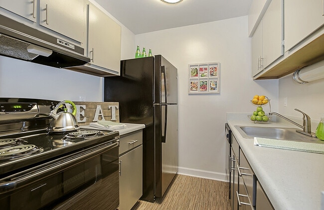 Building Photo - The Avalon Apartment Homes