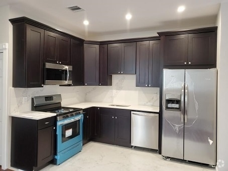 Building Photo - 2110 Summit Ave Unit 2 Rental