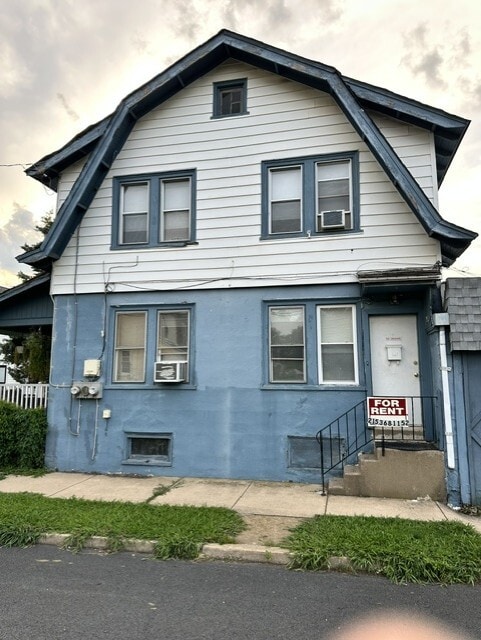 Building Photo - 308 N Chestnut St Unit 2nd Floor