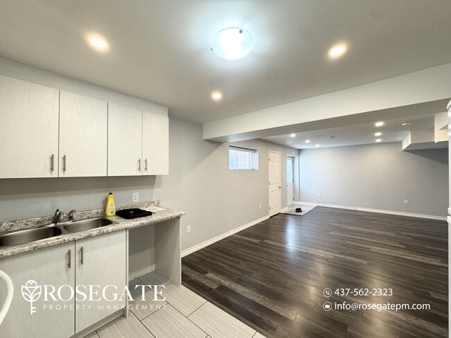 Photo - Spacious 2-Bedroom Basement Apartment with In-Unit Laundry – Mississauga Unit 2